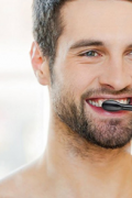 购买功能强大的AquaSonicBlack系列牙刷可节省78%